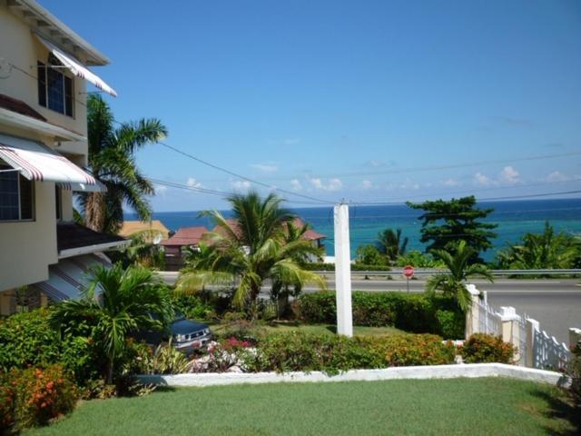 Goldenview Guesthouse Ocho Rios Exterior photo