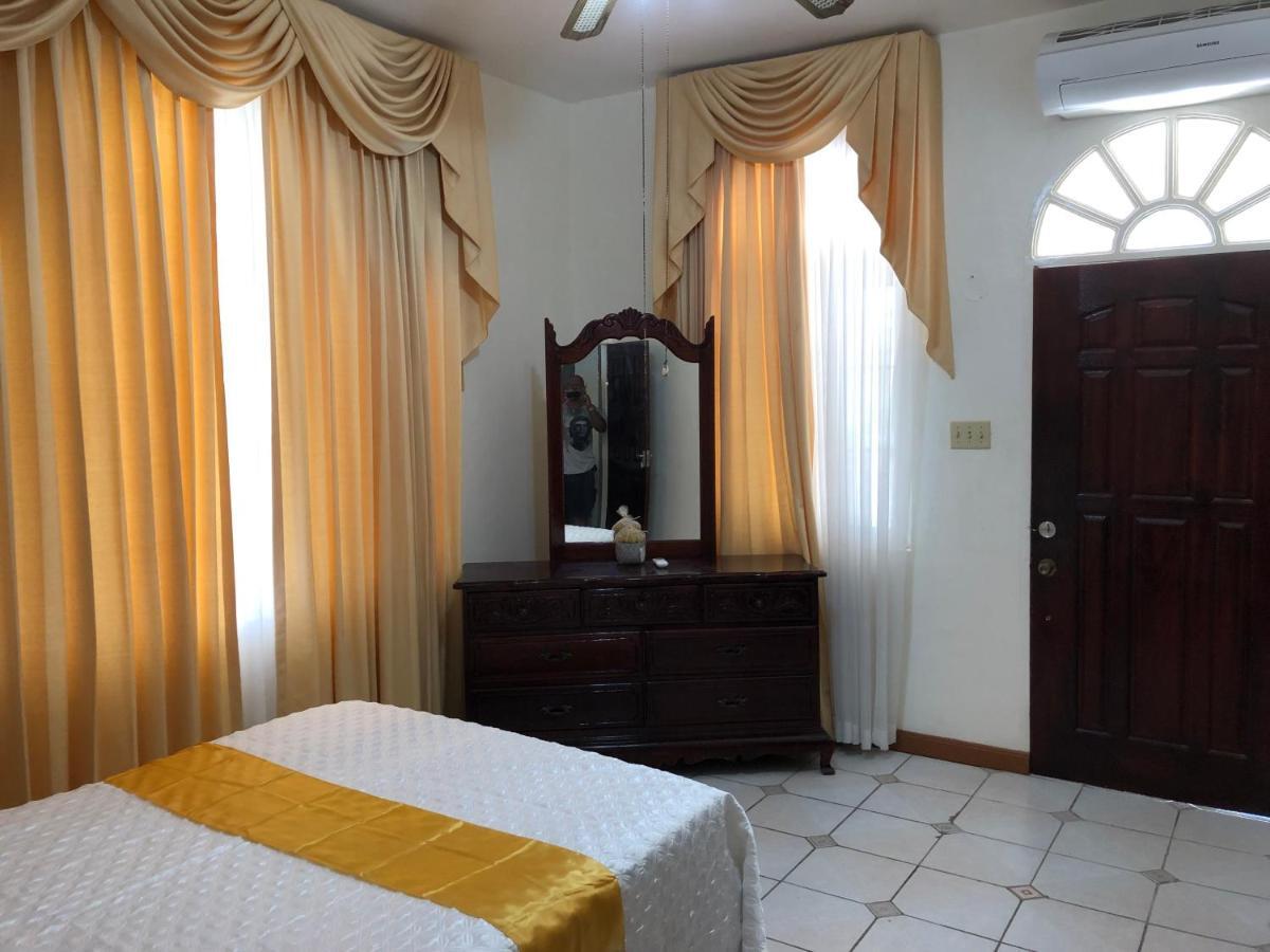 Goldenview Guesthouse Ocho Rios Exterior photo